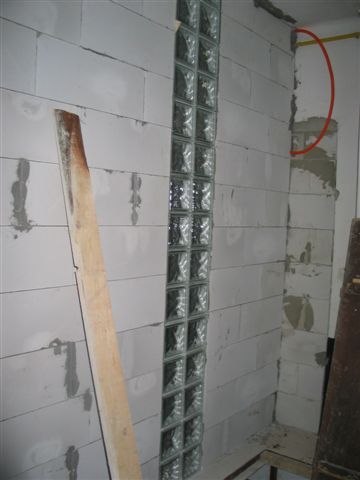 Izdelava stene s siporeks bloki in vzidava steklenjakov